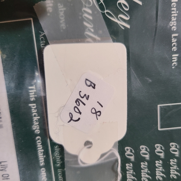 Heritage Lace Lilly of the Valley - Picture 3 of 3